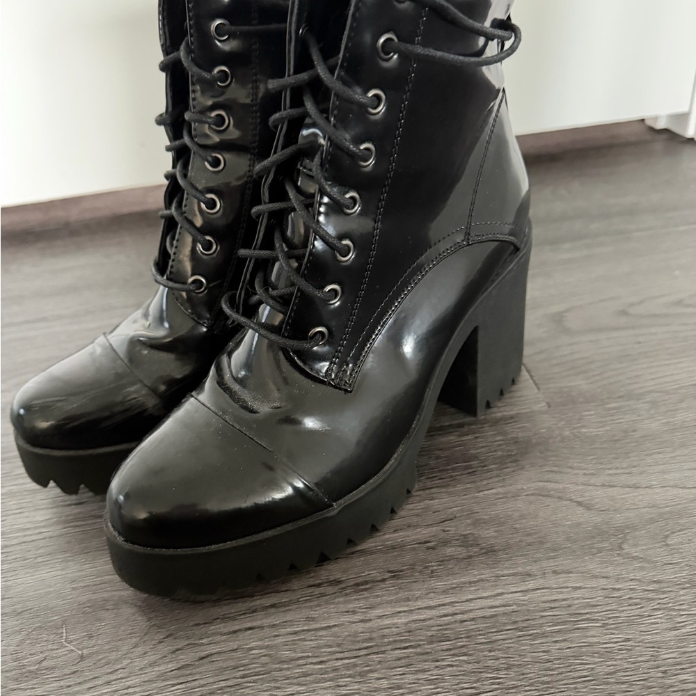 Black Lace-Up Chunky Heel Boots